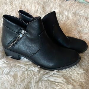 Sun & Stone black booties. Women’s size 8.5